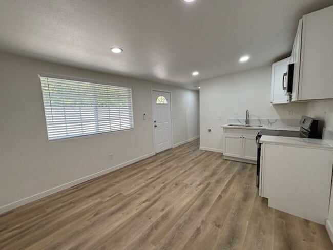6043 Vanessa St in Riverside, CA - Building Photo - Building Photo