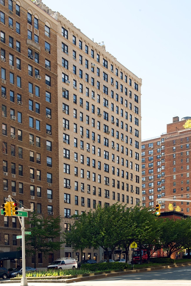 101 E 95th St in New York, NY - Foto de edificio - Building Photo