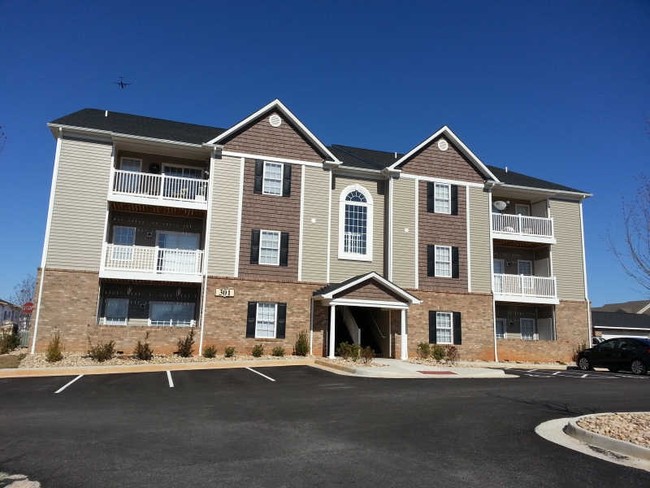 The Commons at Cornerstone in Lynchburg, VA - Foto de edificio - Building Photo