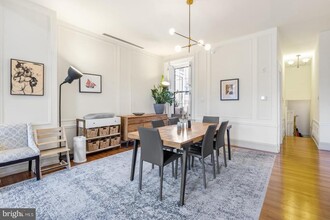 323 S 17th St in Philadelphia, PA - Building Photo - Building Photo