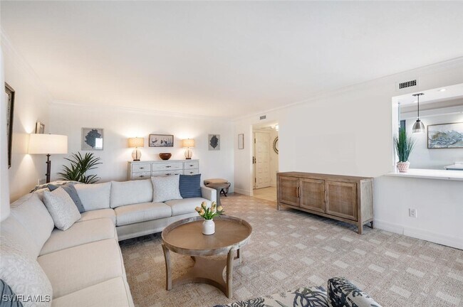 property at 2400 Gulf Shore Blvd N