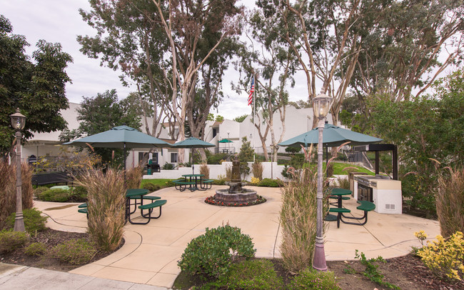 Park Genesee in San Diego, CA - Foto de edificio - Building Photo