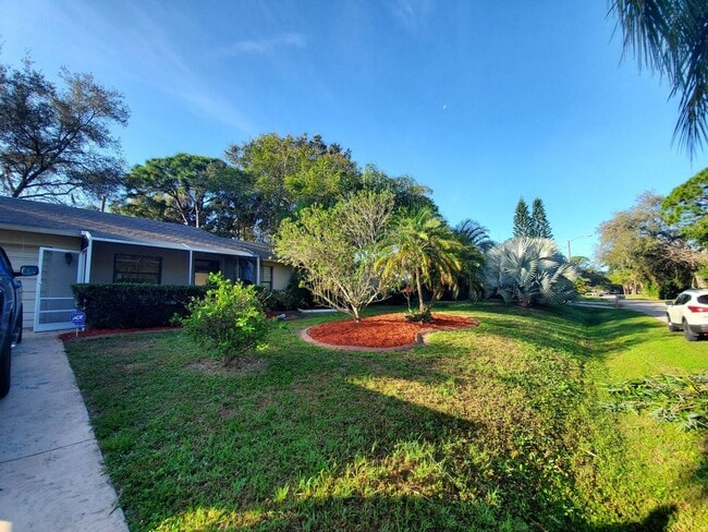 119 Oberlin Rd in Venice, FL - Building Photo - Building Photo