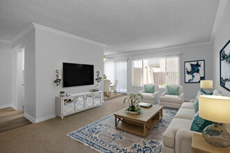 Los Arbolitos Apartments, Huntington Beach in Huntington Beach, CA - Building Photo - Building Photo