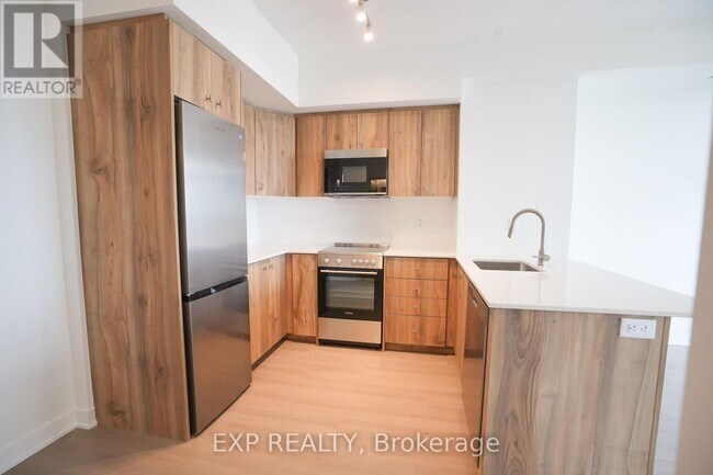 25 Wellington St S in Kitchener, ON - Building Photo - Building Photo