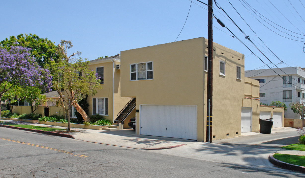 Burton Way in Beverly Hills, CA - Building Photo