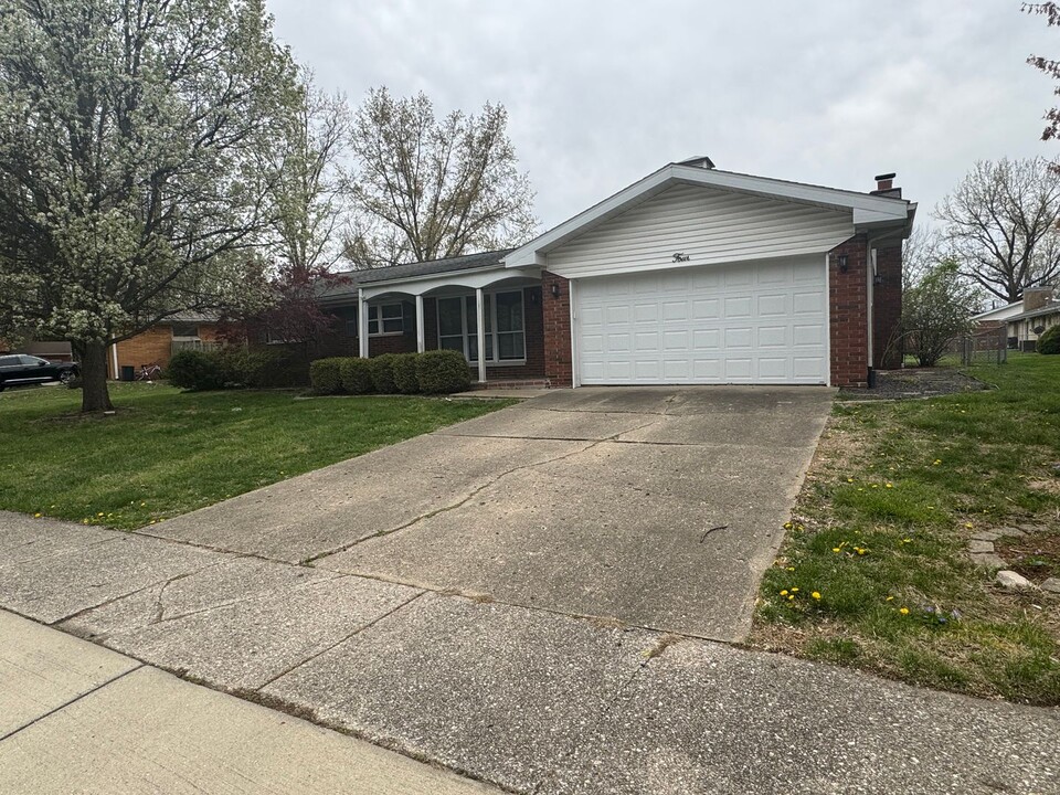 4 Belhaven Dr in Springfield, IL - Foto de edificio