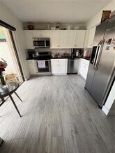 10095 SW 77th Ct in Miami, FL - Building Photo - Building Photo