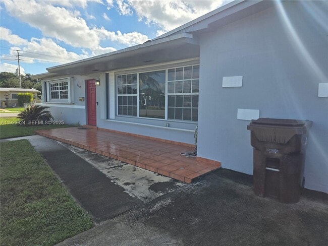 property at 1560 W 53rd Terrace