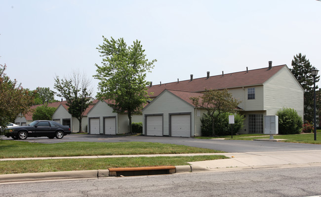 Leap Road Village in Hilliard, OH - Foto de edificio - Building Photo