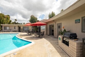 Fountain Estates Apartments in Escondido, CA - Foto de edificio - Building Photo