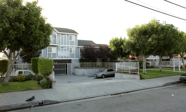 Monterey Terrace in Hawthorne, CA - Building Photo - Building Photo