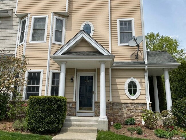 1309 Half Moon Bay Dr in Croton-on-Hudson, NY - Building Photo - Building Photo