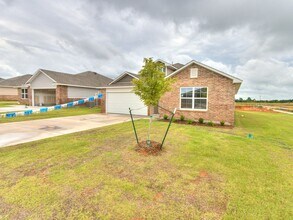 1204 E Stetson Ln in Mustang, OK - Building Photo - Building Photo
