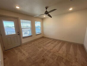 2105 Tiger Trail, Unit 502 in Round Rock, TX - Building Photo - Building Photo