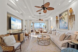 9064 Siesta Bay Dr in Naples, FL - Foto de edificio - Building Photo