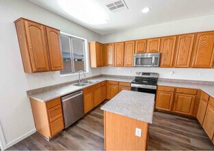 7214 W St Charles Ave in Phoenix, AZ - Building Photo - Building Photo