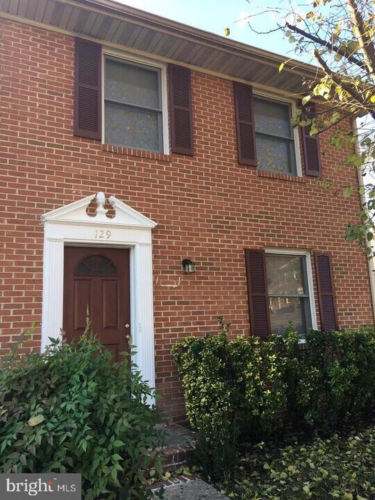 129 Farrell Ln in Fredericksburg, VA - Building Photo