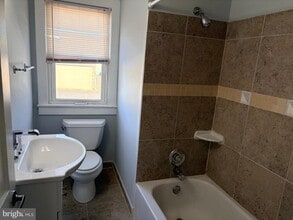 43 Franklin Ave in Feasterville-Trevose, PA - Foto de edificio - Building Photo