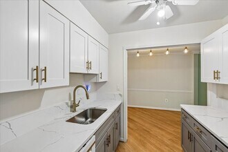 5011 Sentinel Dr in Bethesda, MD - Building Photo - Building Photo