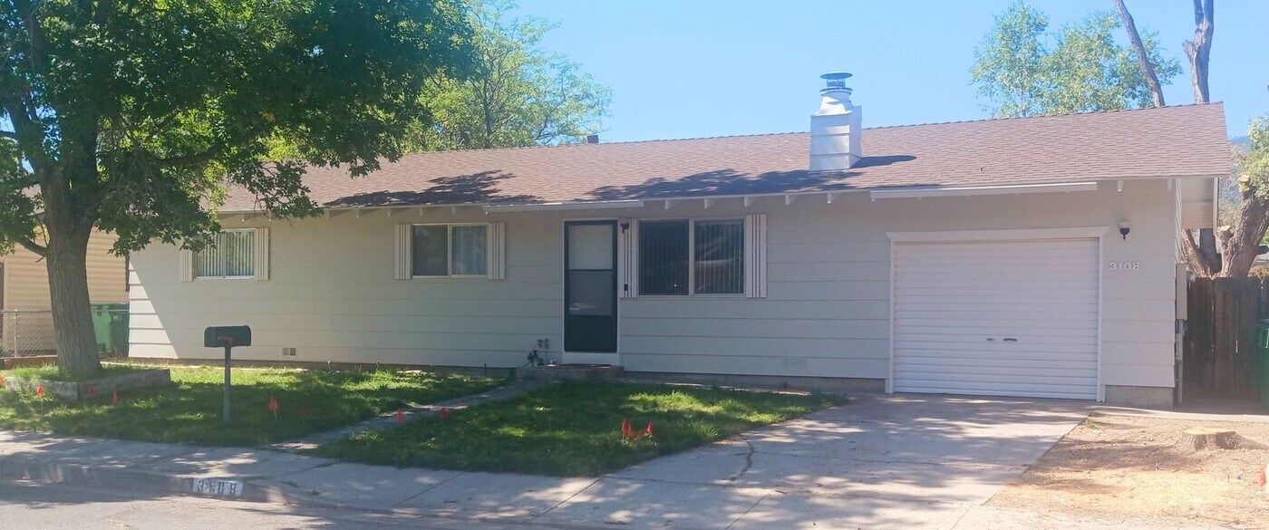 3108 Wingate Way in Carson City, NV - Foto de edificio