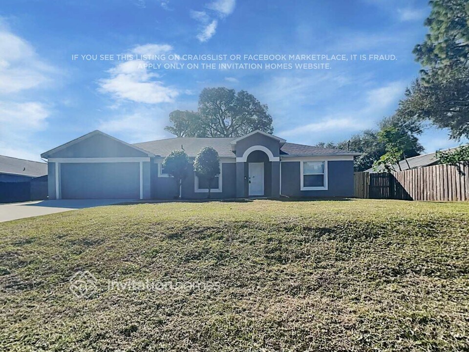 5755 Fairbridge St in Cocoa, FL - Foto de edificio