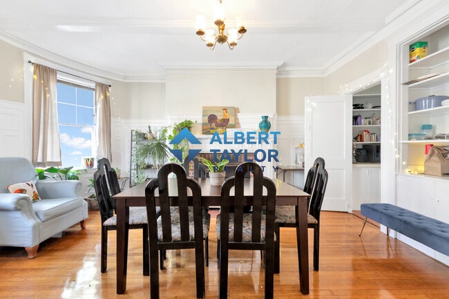 104 Strathmore Rd, Unit 4