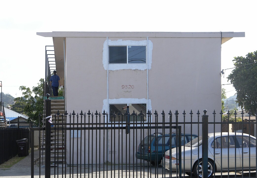 9320 Plymouth St in Oakland, CA - Building Photo