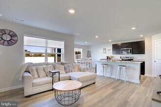 134 Charming Frst Ave in La Plata, MD - Building Photo - Building Photo