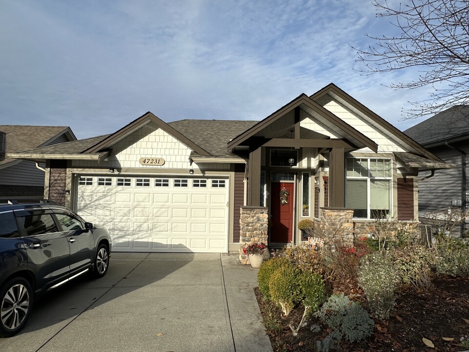 47321 Vista Pl in Chilliwack, BC - Building Photo