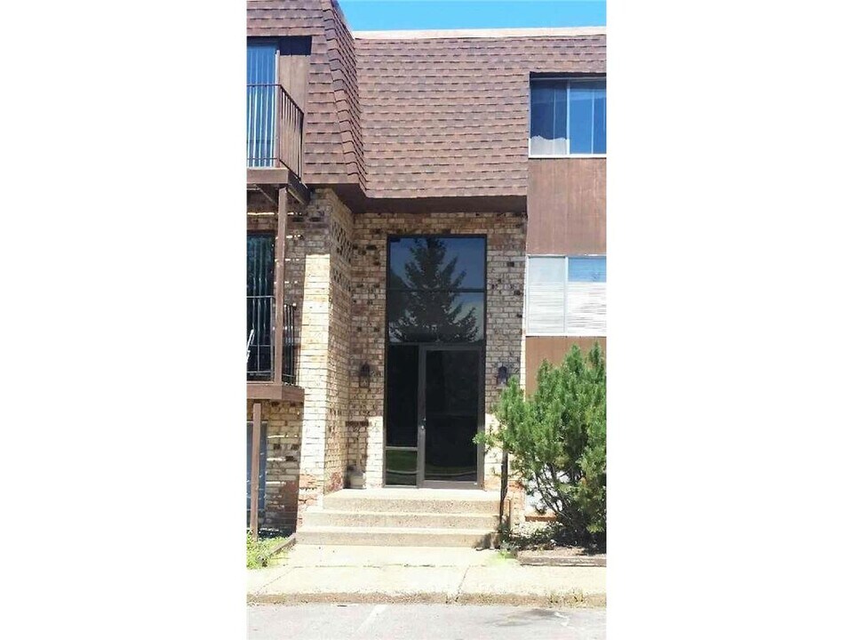 415 S Wasson Ln in River Falls, WI - Building Photo