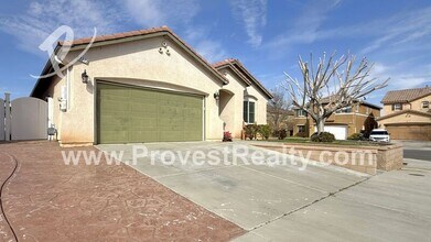 13272 Sunland St in Hesperia, CA - Building Photo - Building Photo