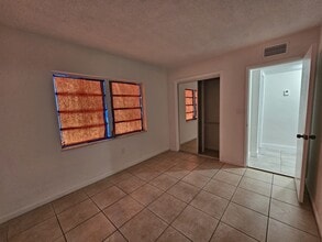 Terrace View Apartments in Miami, FL - Foto de edificio - Building Photo