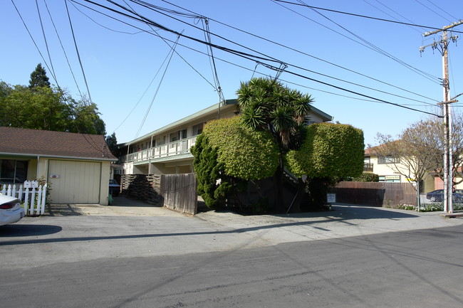 30 Nueva Ave in Redwood City, CA - Building Photo - Building Photo