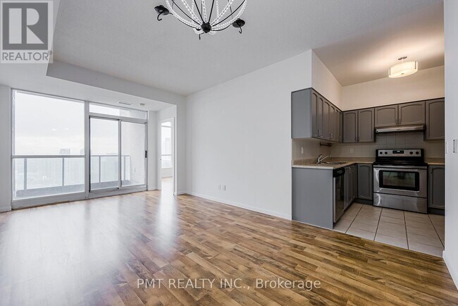 219-3219 Fort York Blvd in Toronto, ON - Building Photo - Building Photo