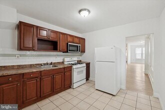 2054 W Glenwood Ave in Philadelphia, PA - Building Photo - Building Photo