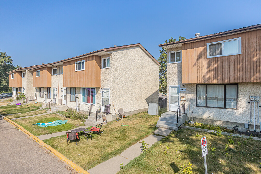 Ormsby Place in Edmonton, AB - Building Photo