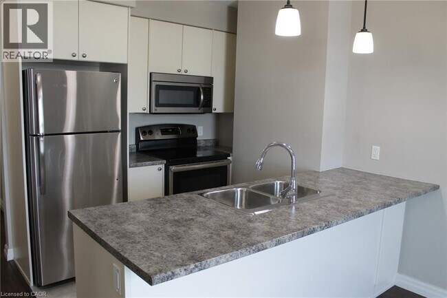 112 King St E in Hamilton, ON - Building Photo - Building Photo