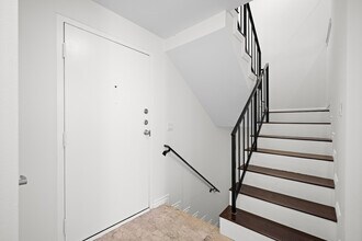 323 N Jackson St in Glendale, CA - Foto de edificio - Building Photo