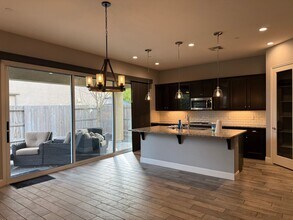 4370 Echo Lk Wy in Sacramento, CA - Building Photo - Building Photo