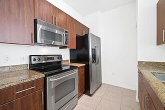 2401 NE 65th St, Unit 606 in Fort Lauderdale, FL - Building Photo - Building Photo