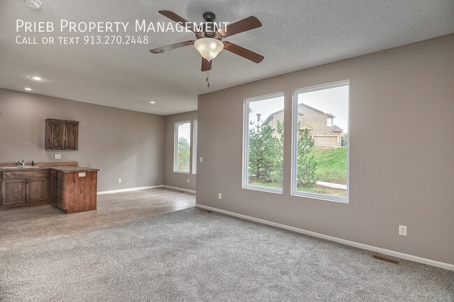 727 N Findley St in Olathe, KS - Building Photo - Building Photo
