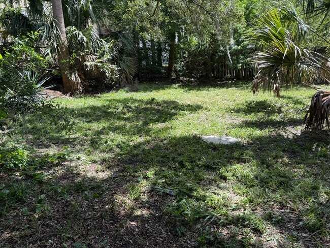 1583 Garden Ave in Daytona Beach, FL - Foto de edificio - Building Photo