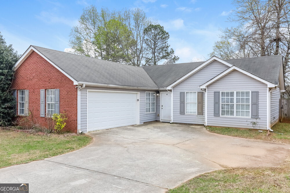 2263 Sugarlaef Trail in Hampton, GA - Building Photo