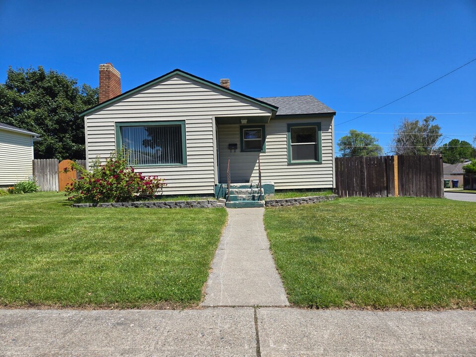4104 N Oak St in Spokane, WA - Foto de edificio