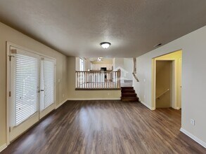 568 S 925 E in Layton, UT - Foto de edificio - Building Photo