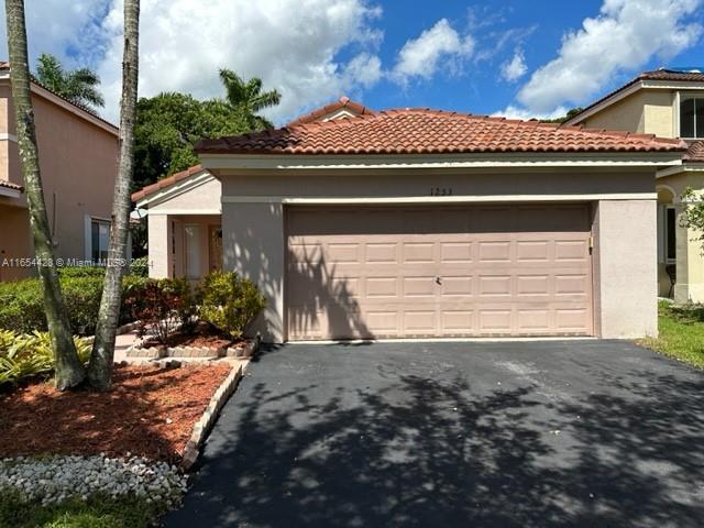 1253 Majesty Terrace in Weston, FL - Building Photo