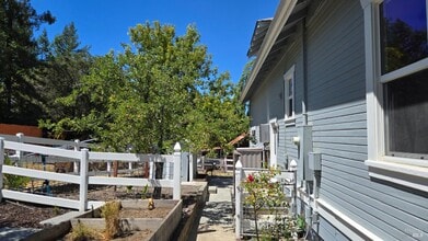 125 Adobe Rd in Penngrove, CA - Building Photo - Building Photo