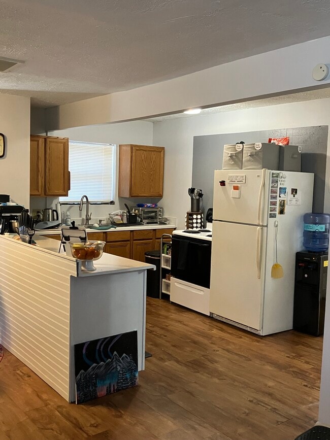 2804 NW 58th St, Unit GARAGE APT
