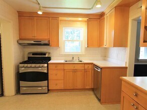 233 Forrest Ave in Elkins Park, PA - Foto de edificio - Building Photo